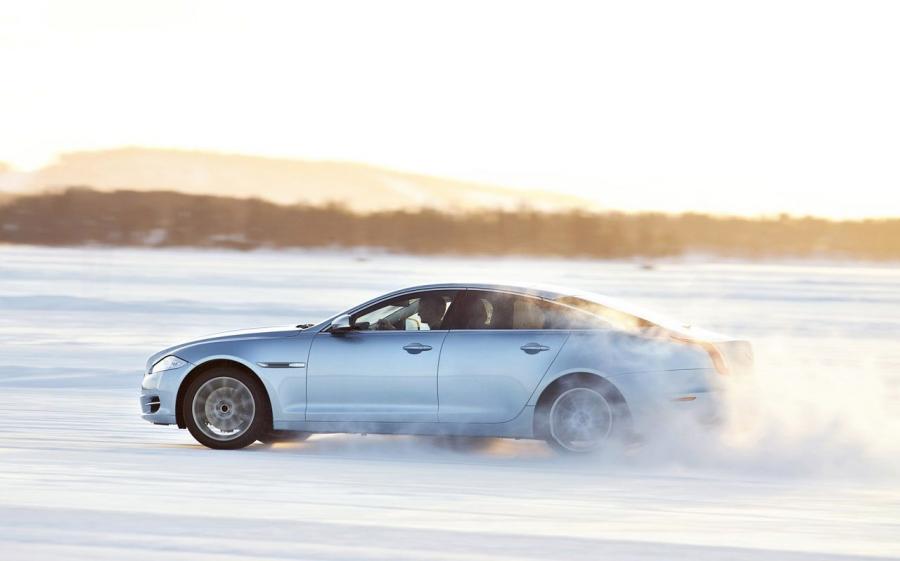  Jaguar XJ AWD 2013 года  (фото 27 из 27)